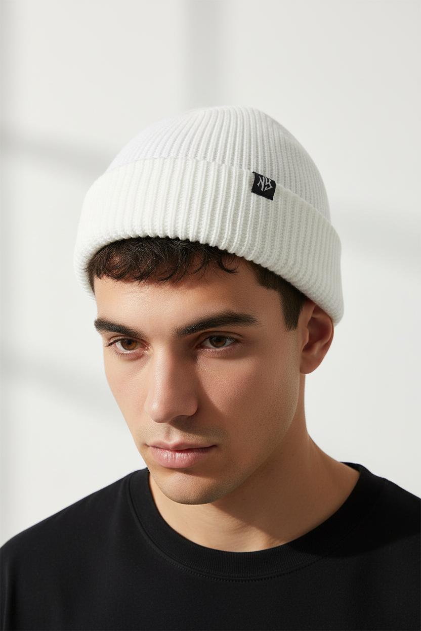 Modelo con gorro blanco NY