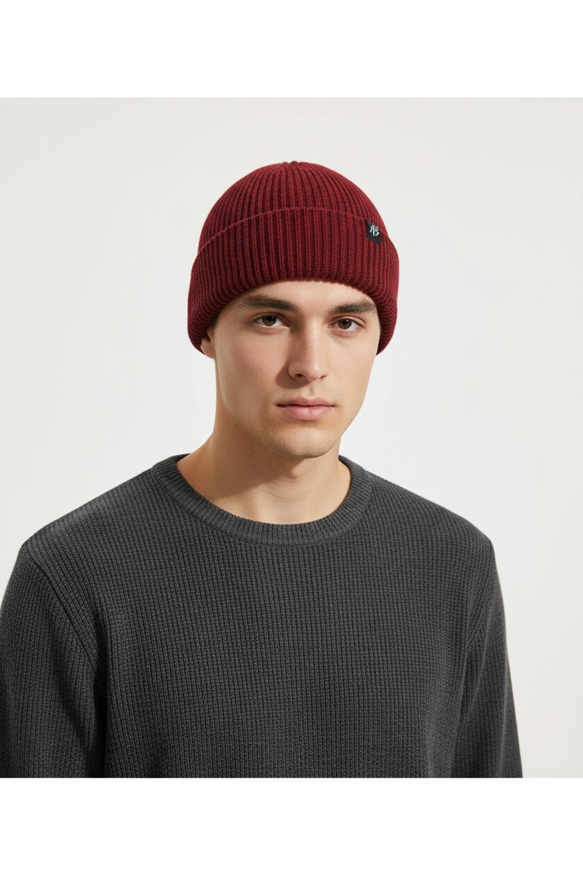 Modelo con gorro rojo NY