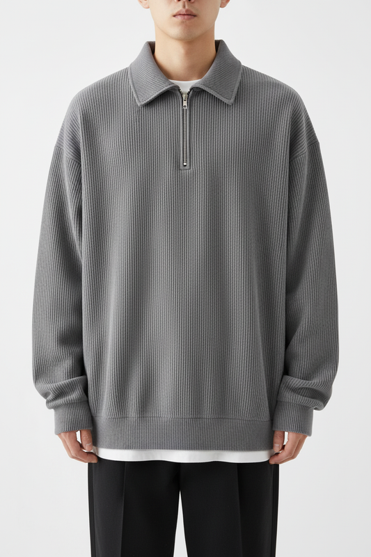 Modelo con jersey polo gris acanalado